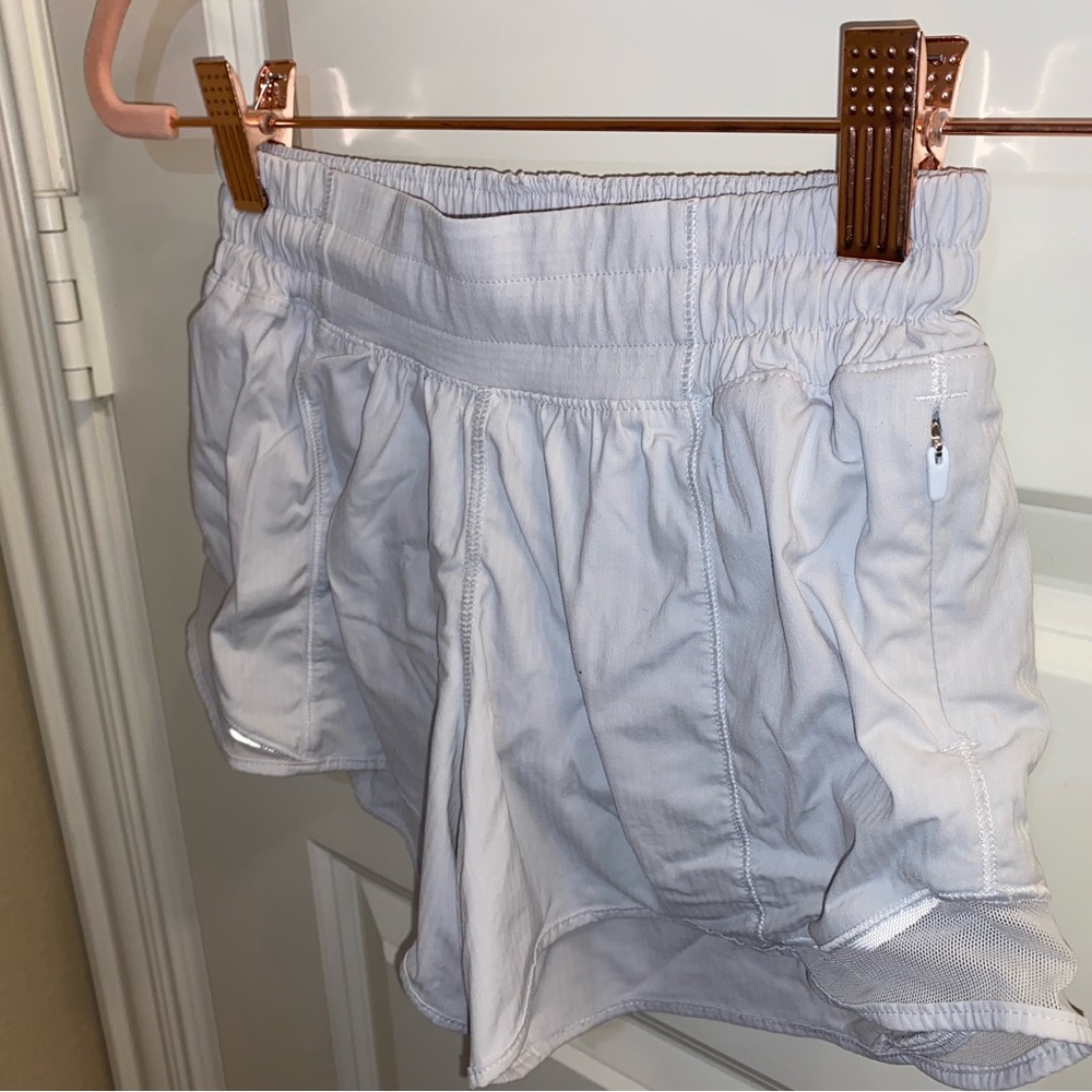 -White Lululemon Hottyhots Size 0, 4 inch